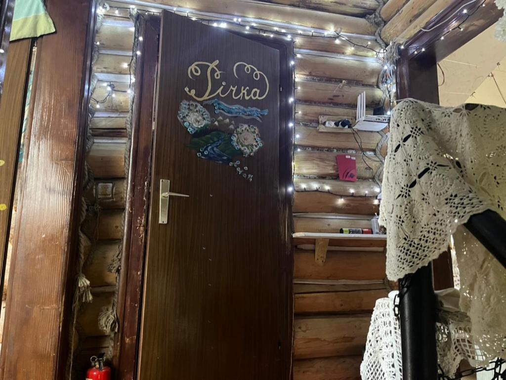 Hotel Piatkovskiy Pilipets Екстериор снимка